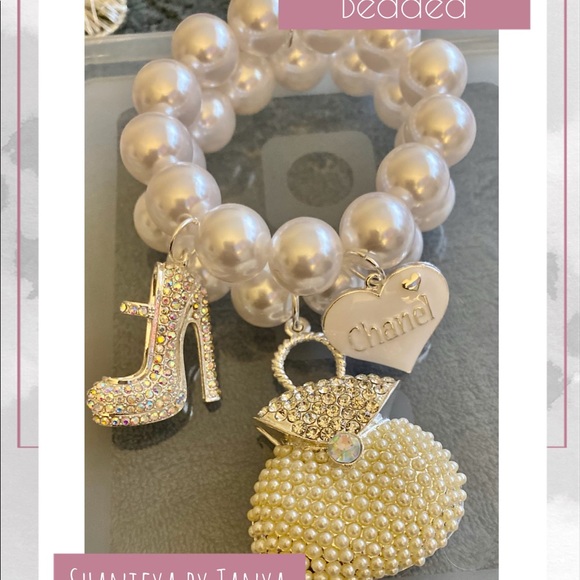 Beaded bracelet with charms - Picture 2 of 2